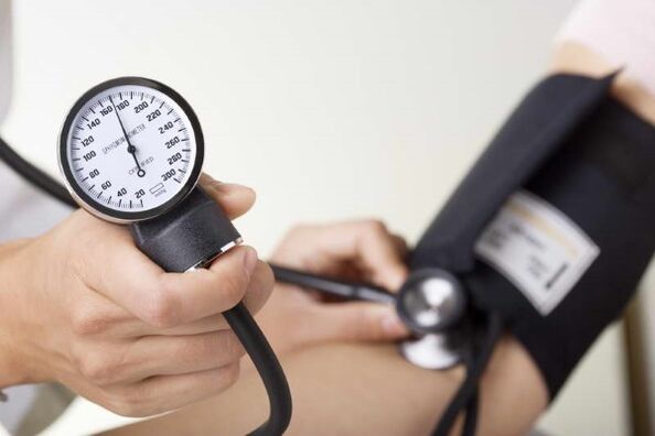 高血圧の人は怠惰な食事は禁止されています